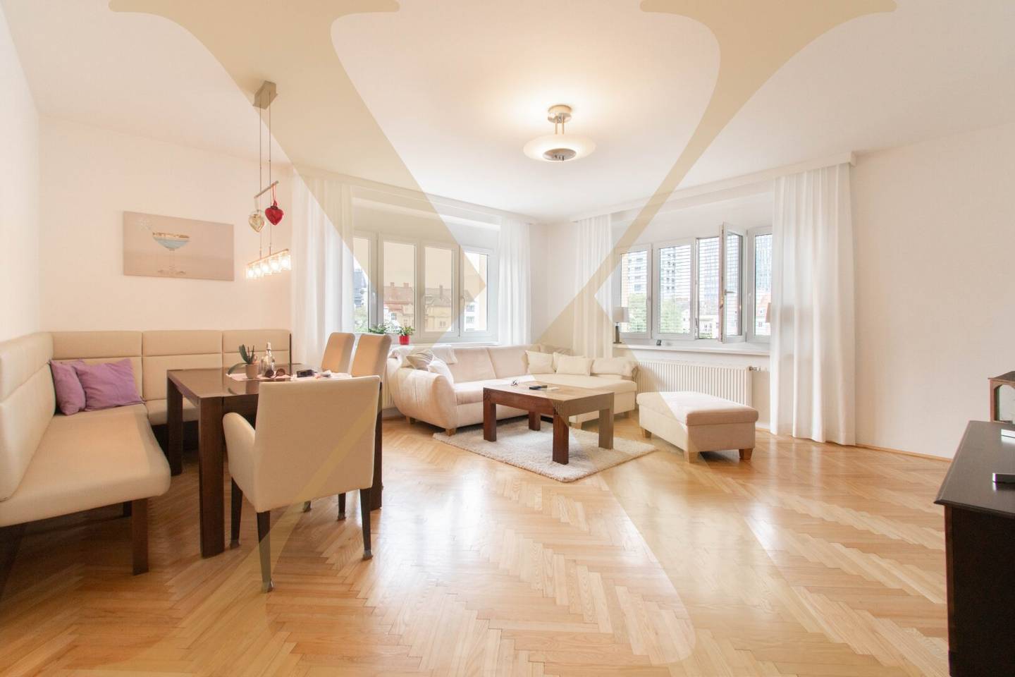 Central, family-friendly and spacious: 4-room apartment near Linzer Landstraße for sale