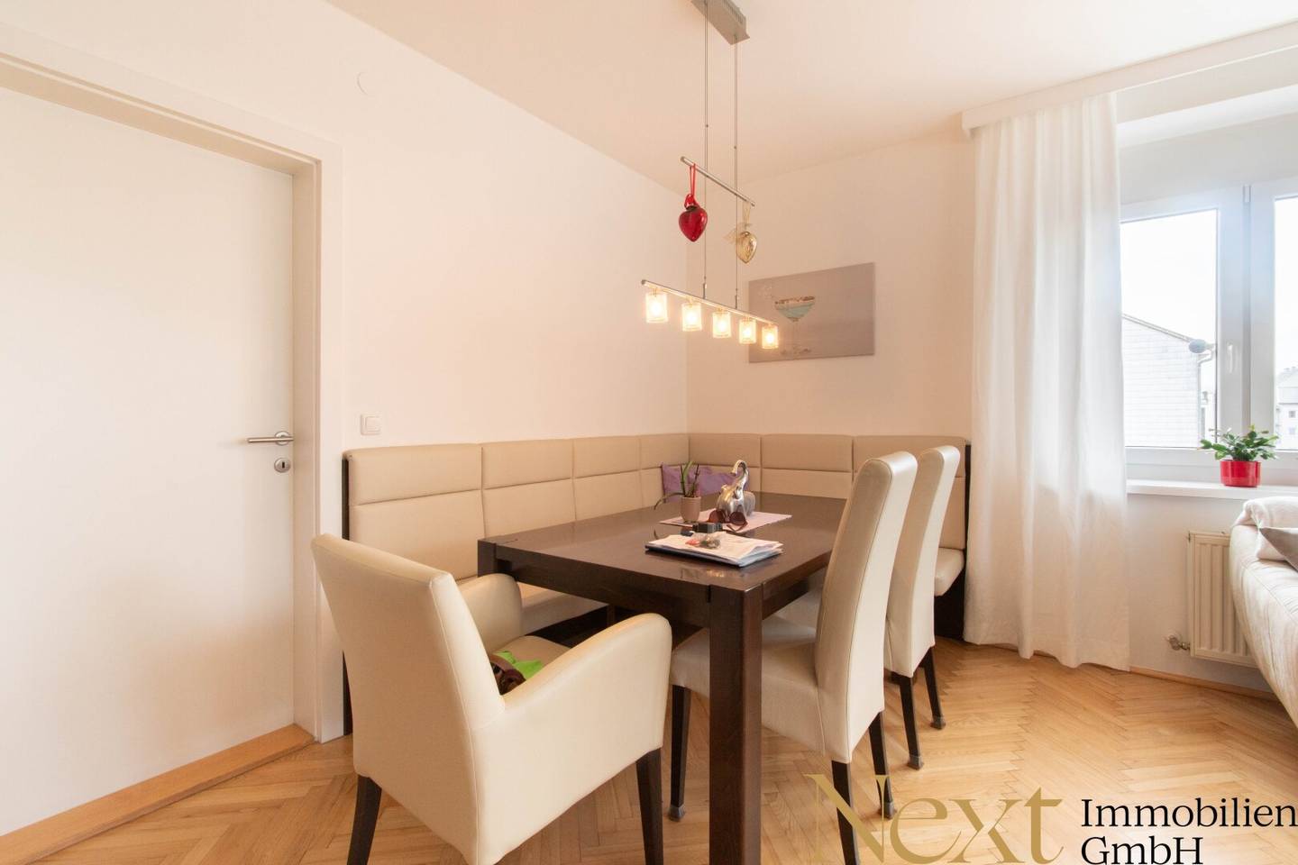 Central, family-friendly and spacious: 4-room apartment near Linzer Landstraße for sale