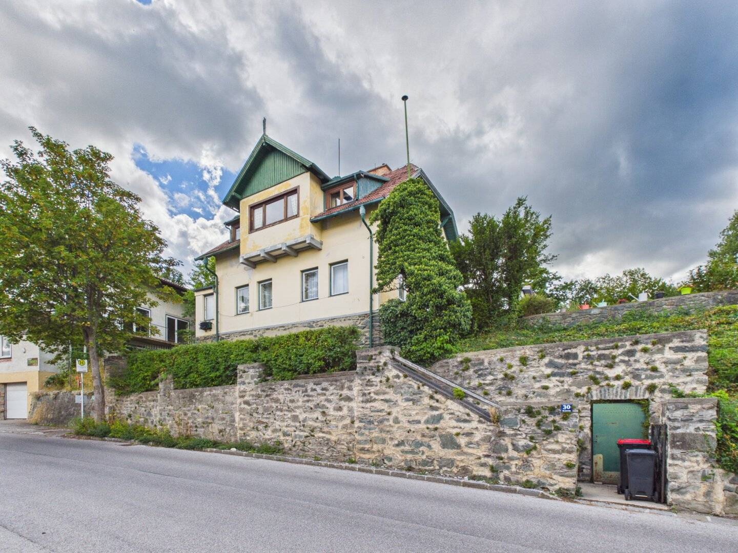 Plenty of space for new ideas | Single-family house on 1.334 m² in St. Corona am Wechsel