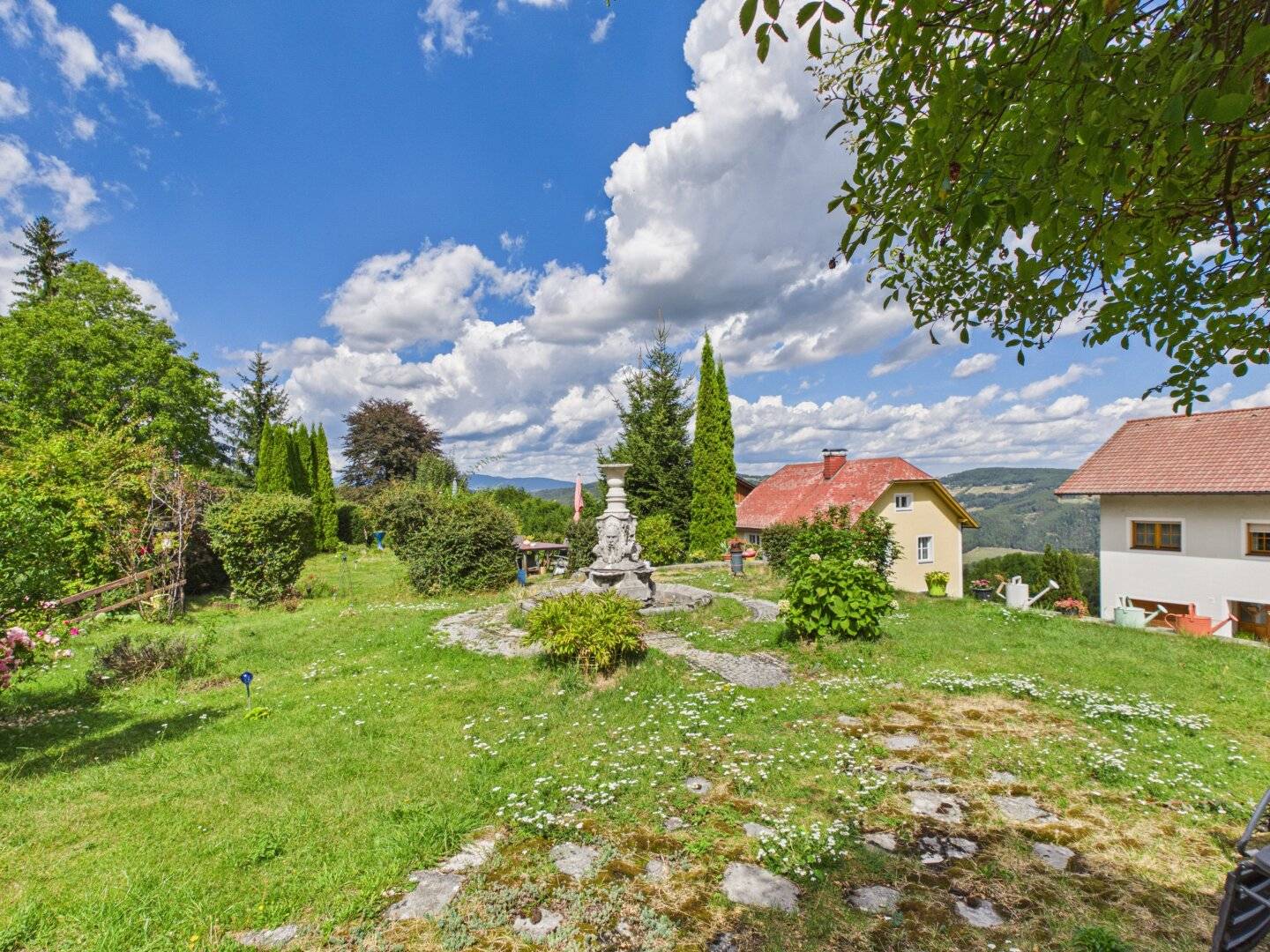 Plenty of space for new ideas | Single-family house on 1.334 m² in St. Corona am Wechsel