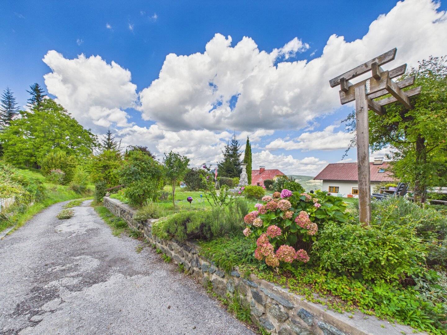 Plenty of space for new ideas | Single-family house on 1.334 m² in St. Corona am Wechsel