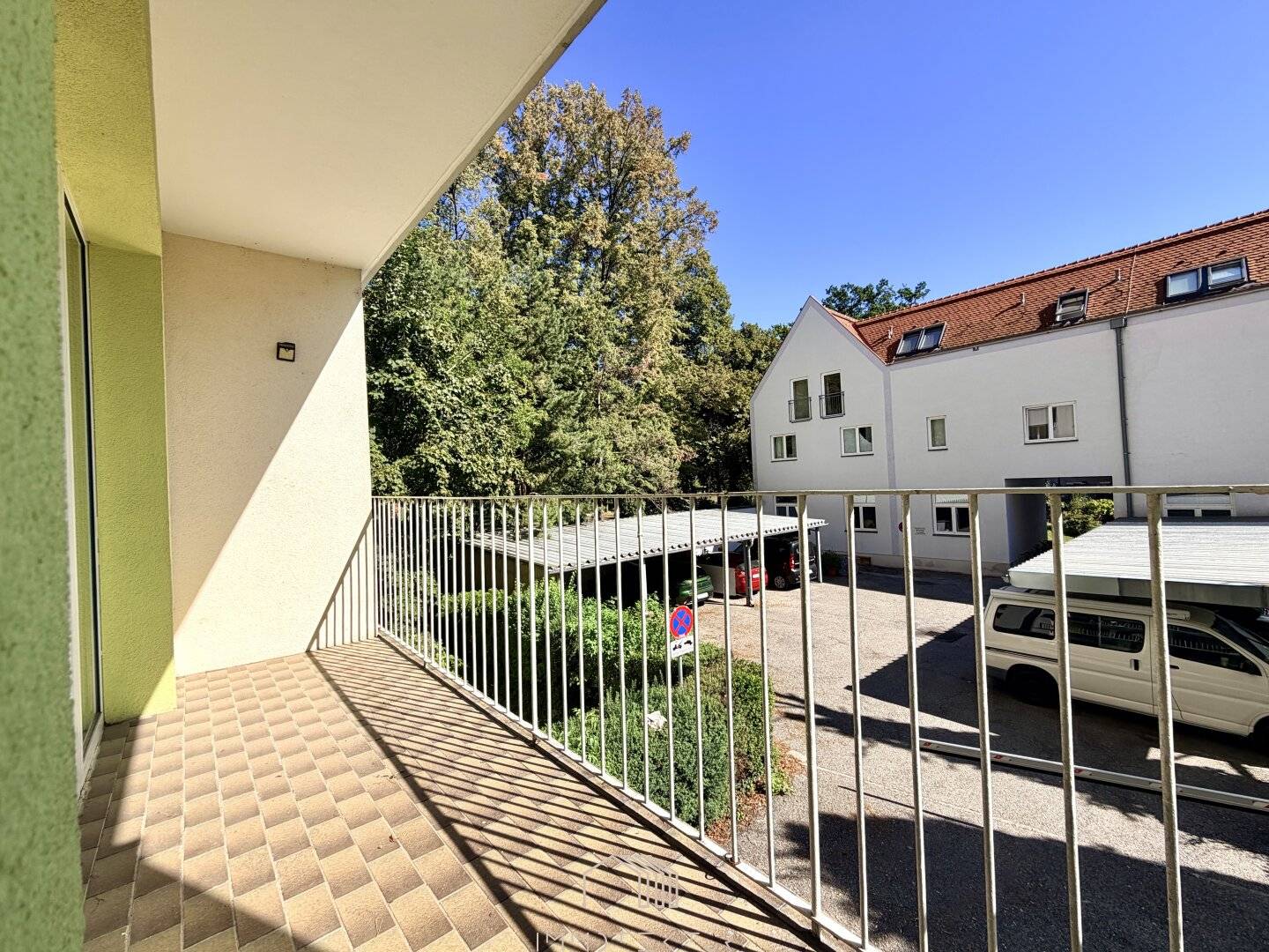 Commission-free in Lend: 77 m² with balcony, loggia &amp; communal roof terrace | only € 177.000,-