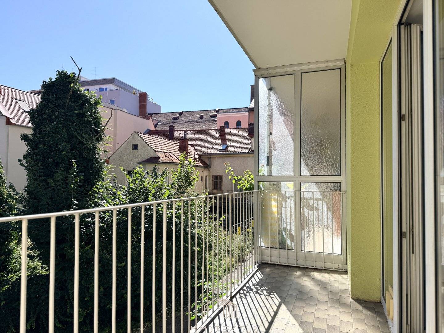 Commission-free in Lend: 77 m² with balcony, loggia &amp; communal roof terrace | only € 177.000,-
