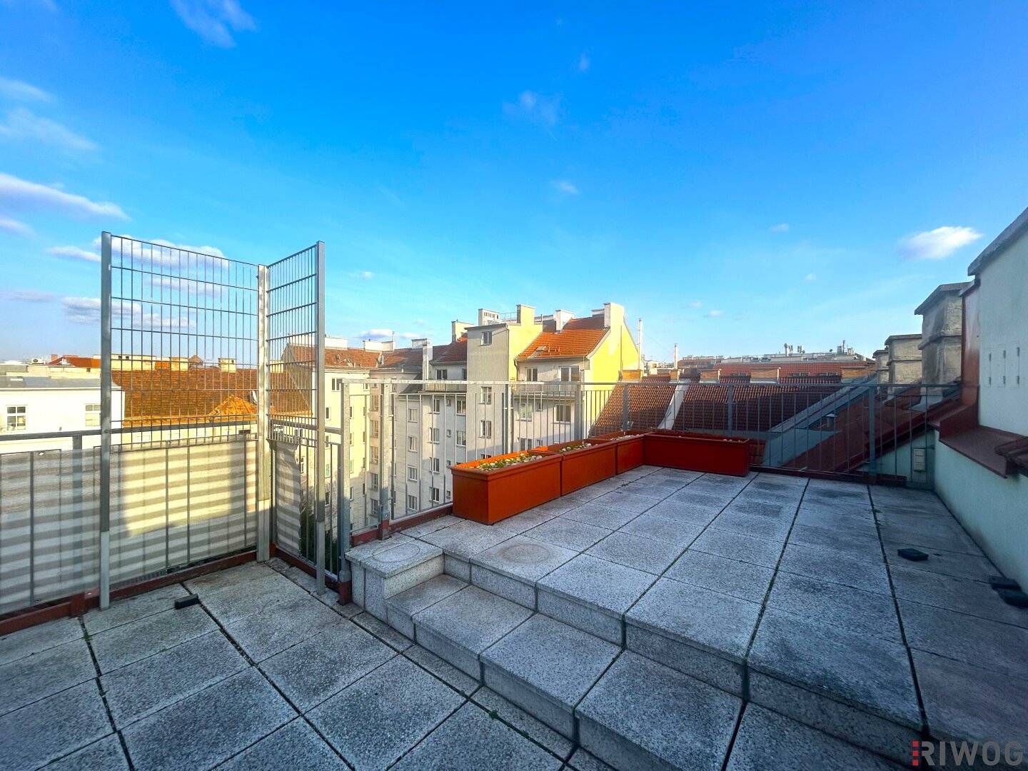 Near Haydnpark - U4 / U6 I 60m² Roof terrace I Elevator I Air conditioning I Second occupancy after general renovation