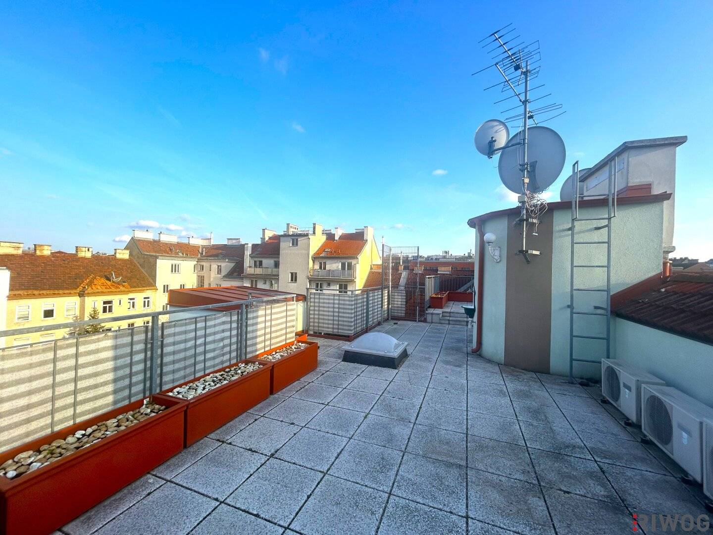 Near Haydnpark - U4 / U6 I 60m² Roof terrace I Elevator I Air conditioning I Second occupancy after general renovation