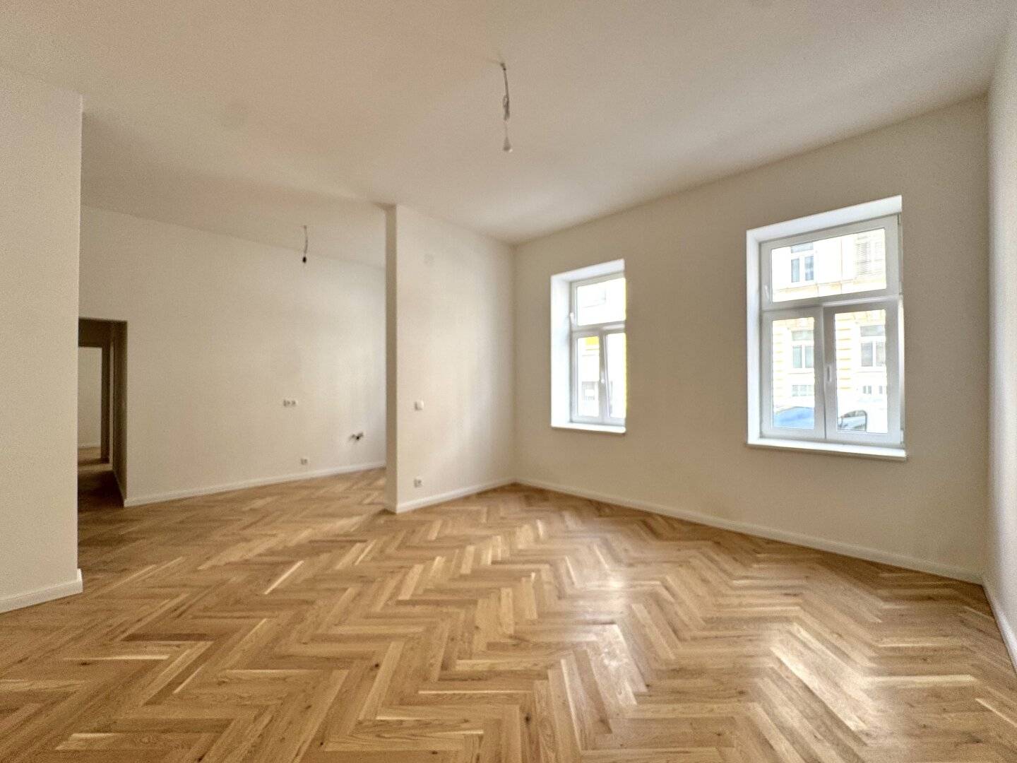 Ground floor apartment with courtyard-facing outdoor area - directly at U3 Ottakring
