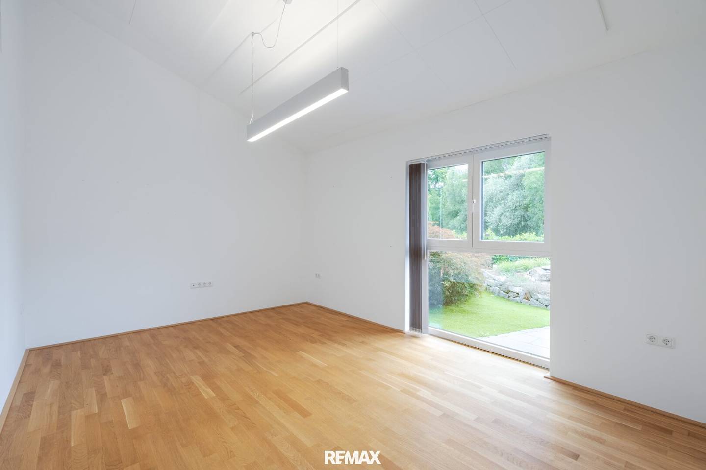 Versatile commercial property with spacious garden – practice, therapy, medical practice, law firm or office