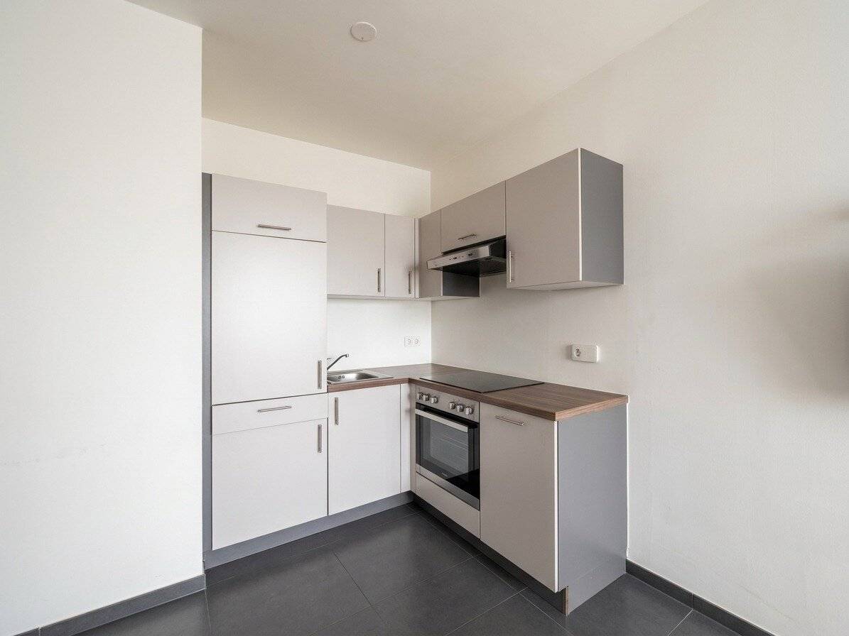 2-Zimmer-Wohnung mit Kühlung bei U3 Hütteldorfer Str. / 10A Bus und Straßenbahnen 10, 46, 49, 52!