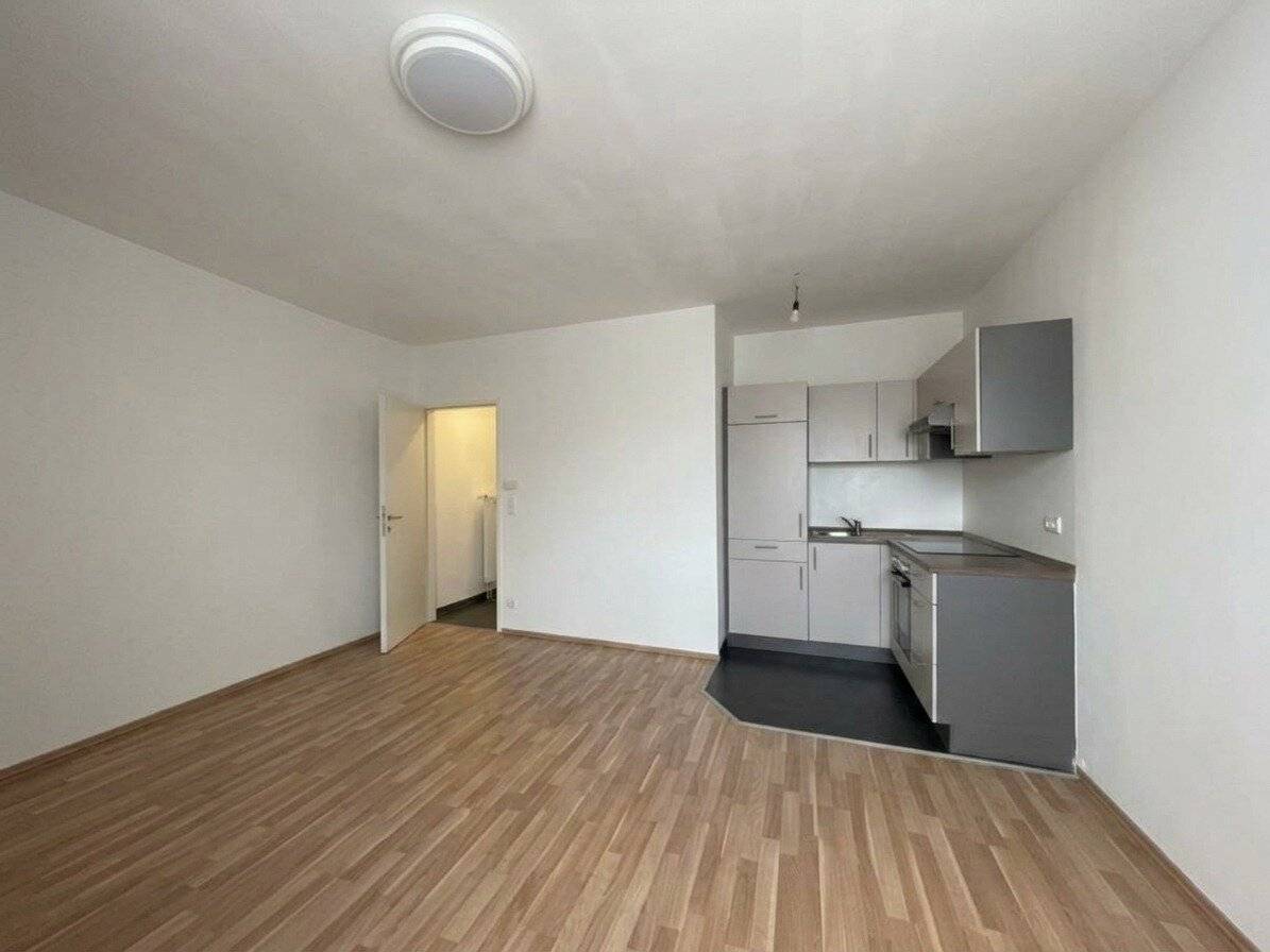 2-Zimmer-Wohnung mit Kühlung bei U3 Hütteldorfer Str. / 10A Bus und Straßenbahnen 10, 46, 49, 52!
