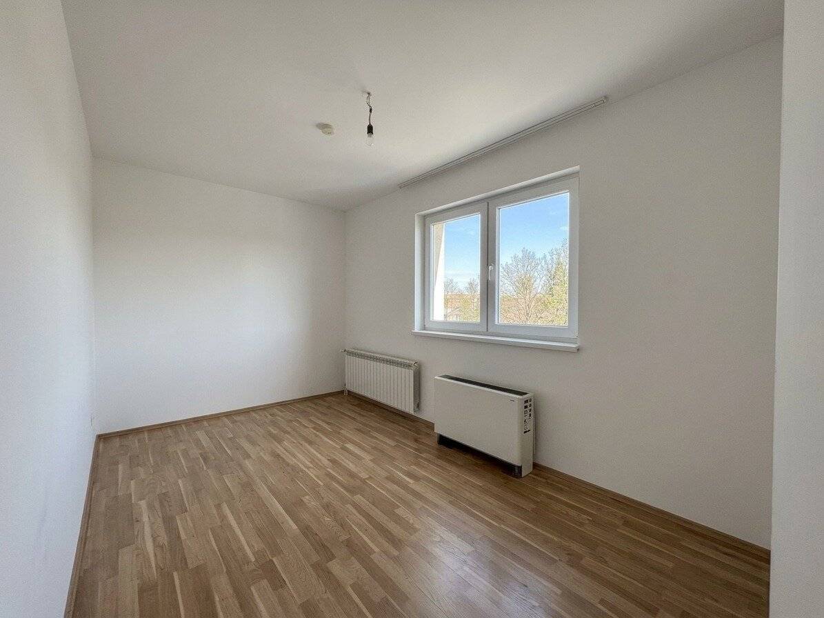 2-Zimmer-Wohnung mit Kühlung bei U3 Hütteldorfer Str. / 10A Bus und Straßenbahnen 10, 46, 49, 52!