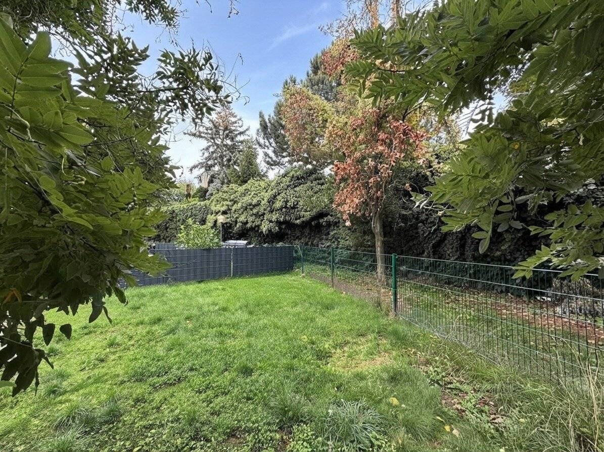 Cozy garden near Hetzendorf / U6 Schöpfwerk / Tram 62 and buses for rent