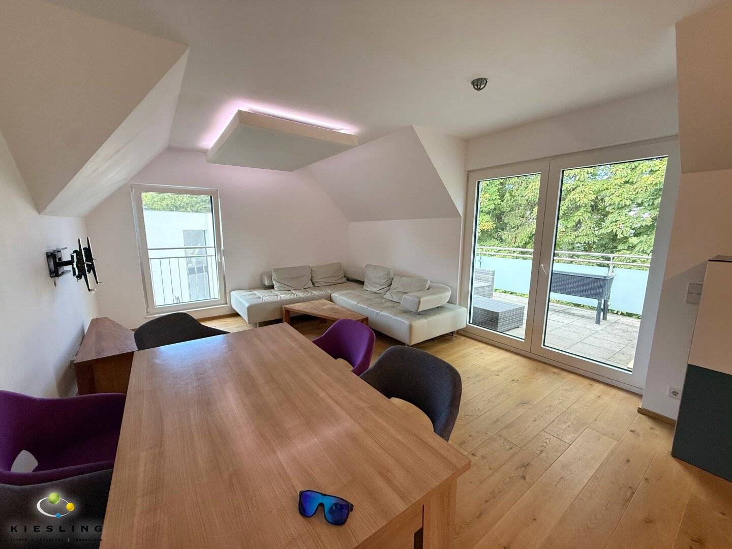 Ideal family apartment in Laab im Walde: 4 rooms, partially furnished, terrace, absolute quiet location, 2 car parking spaces