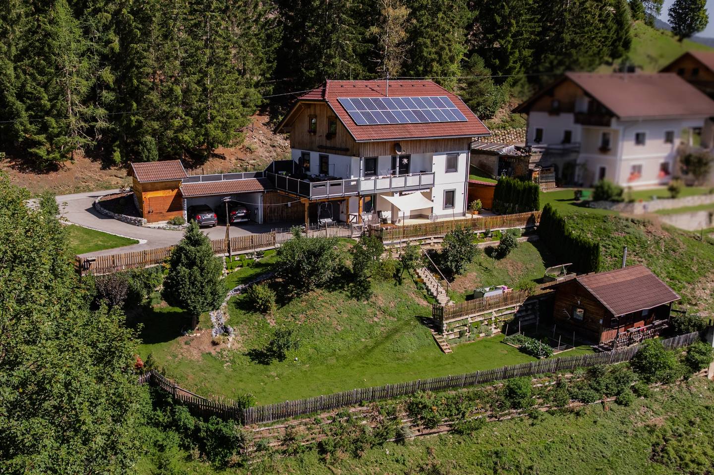 Sunny family apartment with panoramic view and garden
