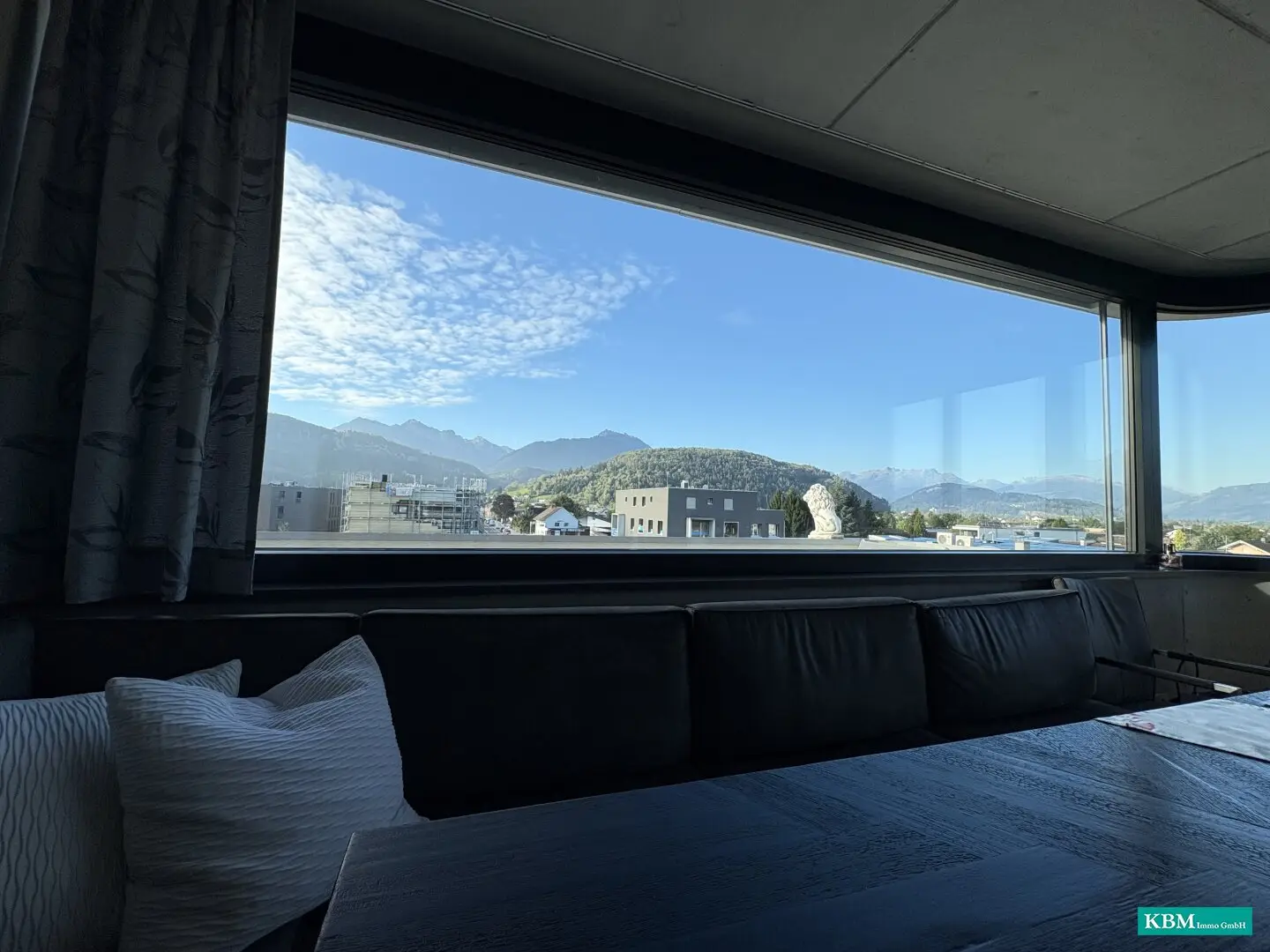 Attractive investment property with residential and commercial units