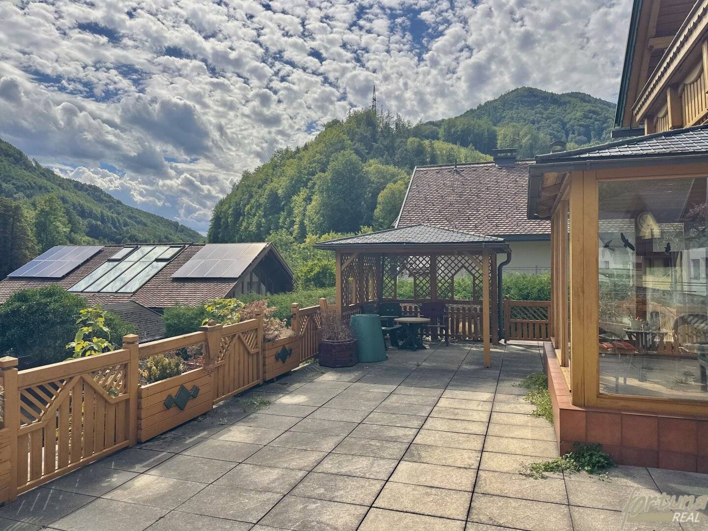 IN THE GREEN – Lots of space for living hobby and new ideas
