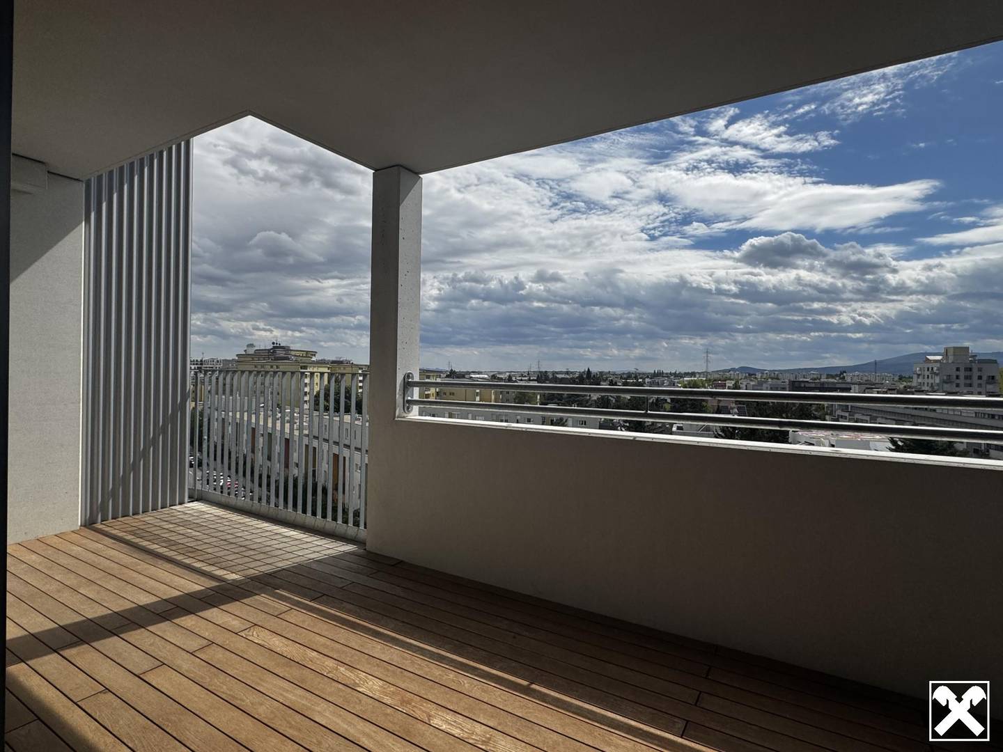 Moderne Wohnung mit großer Loggia und Weitsicht