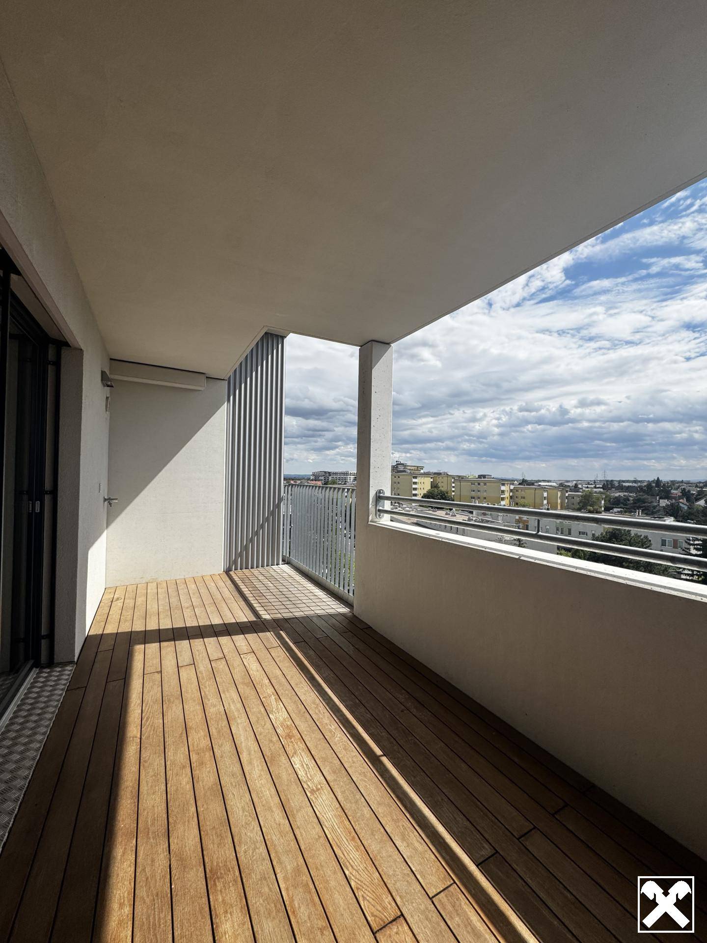 Moderne Wohnung mit großer Loggia und Weitsicht
