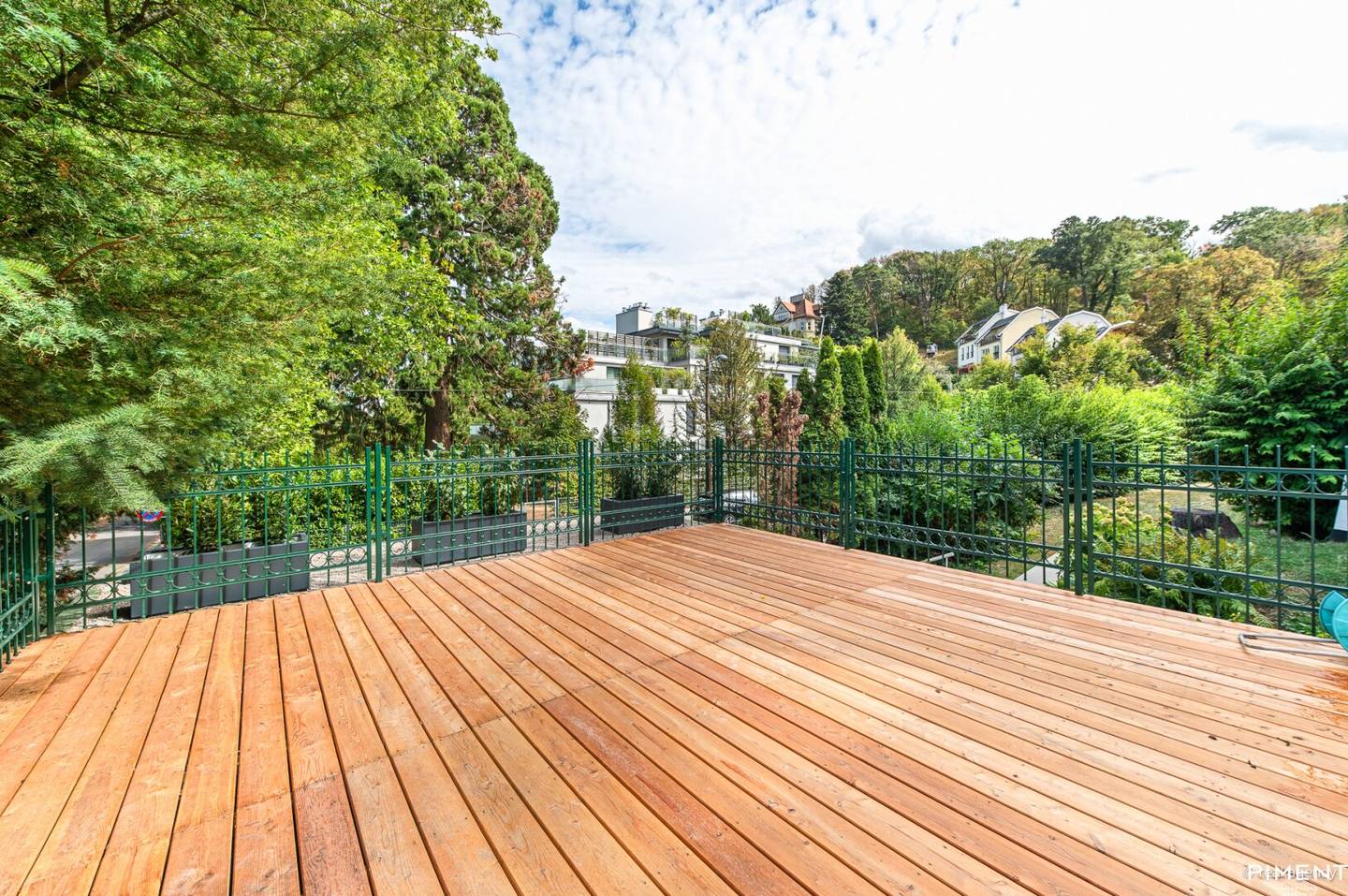 Spacious period apartment with terrace, garden &amp; garage in quiet green location near the Lainzer Tiergarten
