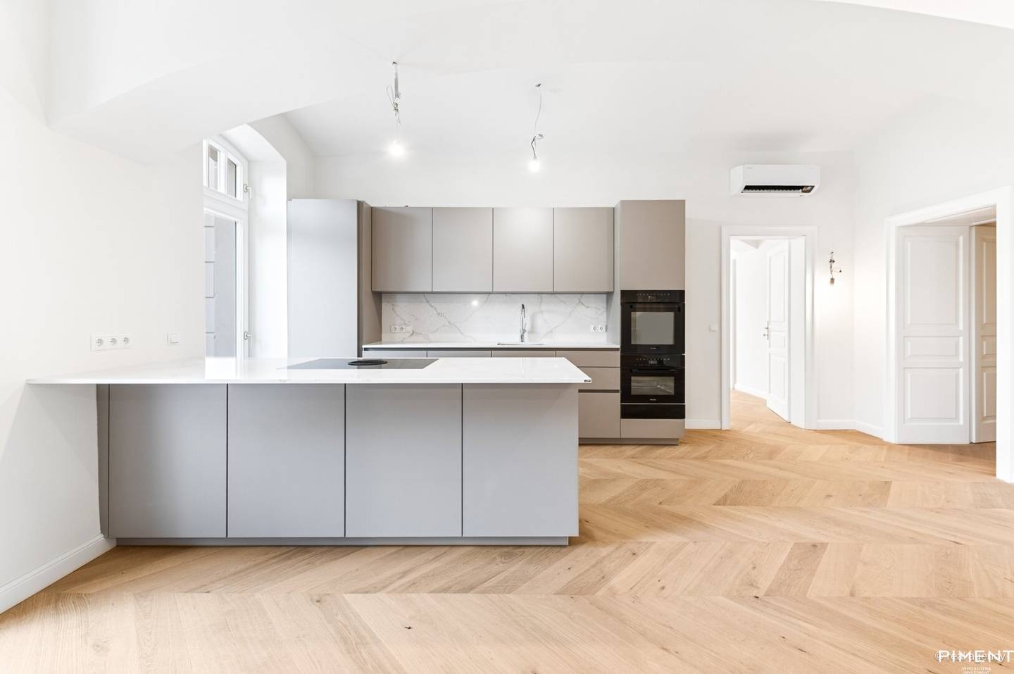 Spacious period apartment with terrace, garden &amp; garage in quiet green location near the Lainzer Tiergarten