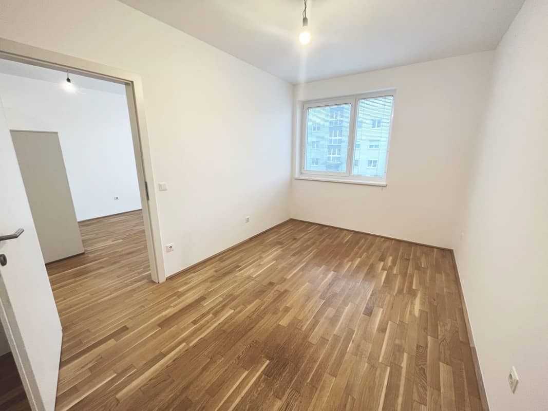 Bright apartment with loggia and modern fitted kitchen
