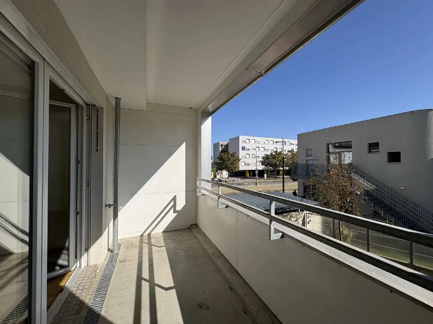 Helle Wohnung mit Loggia und Deckenkühlung