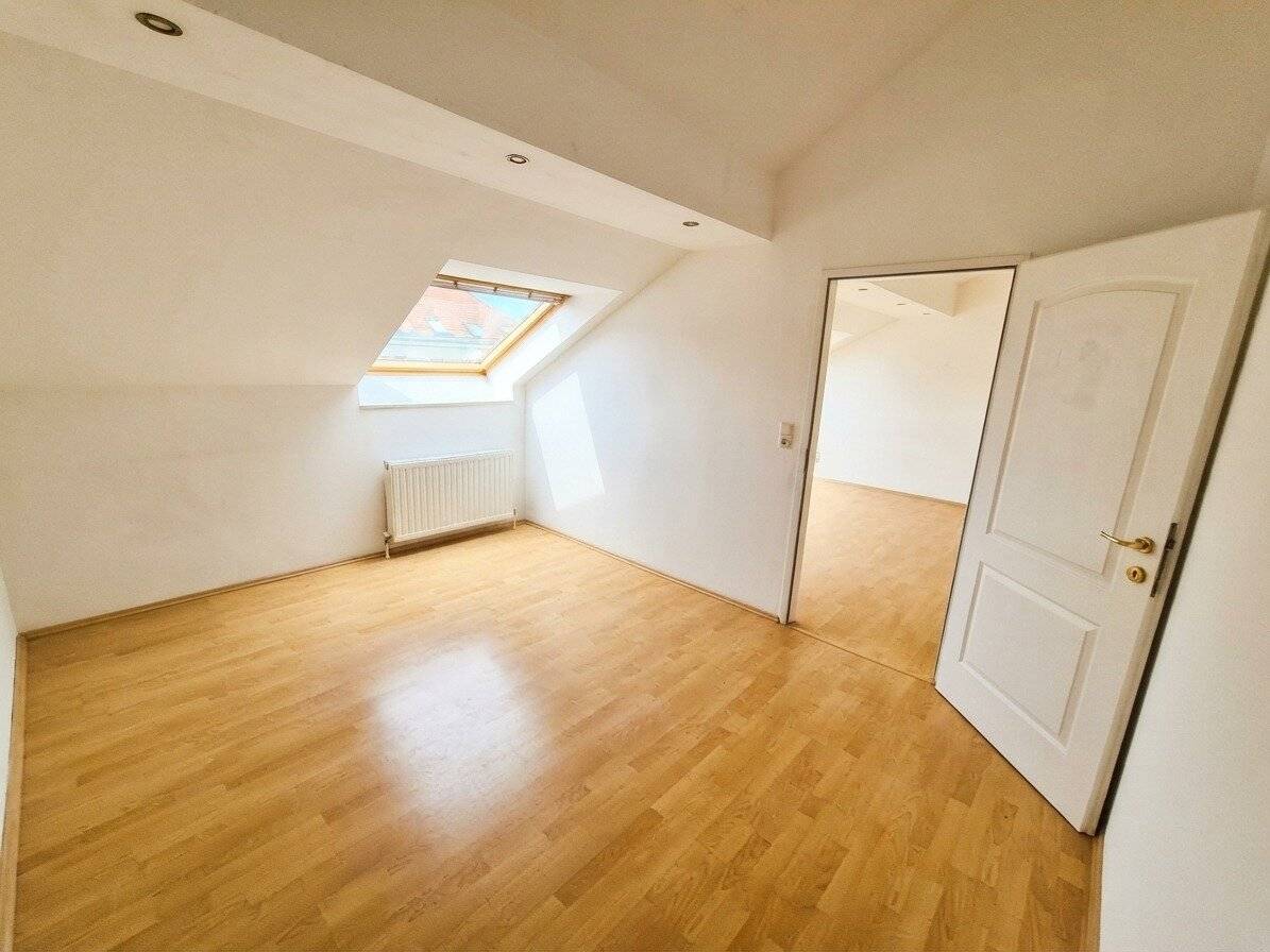 Attractive attic apartment near U1 Reumannplatz and Wien Hauptbahnhof Now enquire