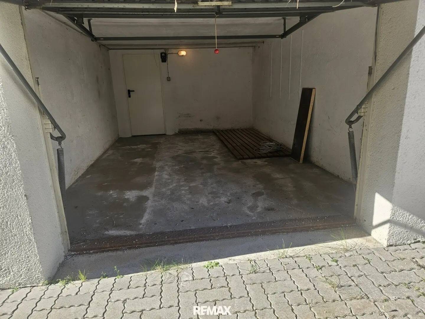 Einzelgarage in der Karl-Vogt-Straße – auch als Lager geeignet