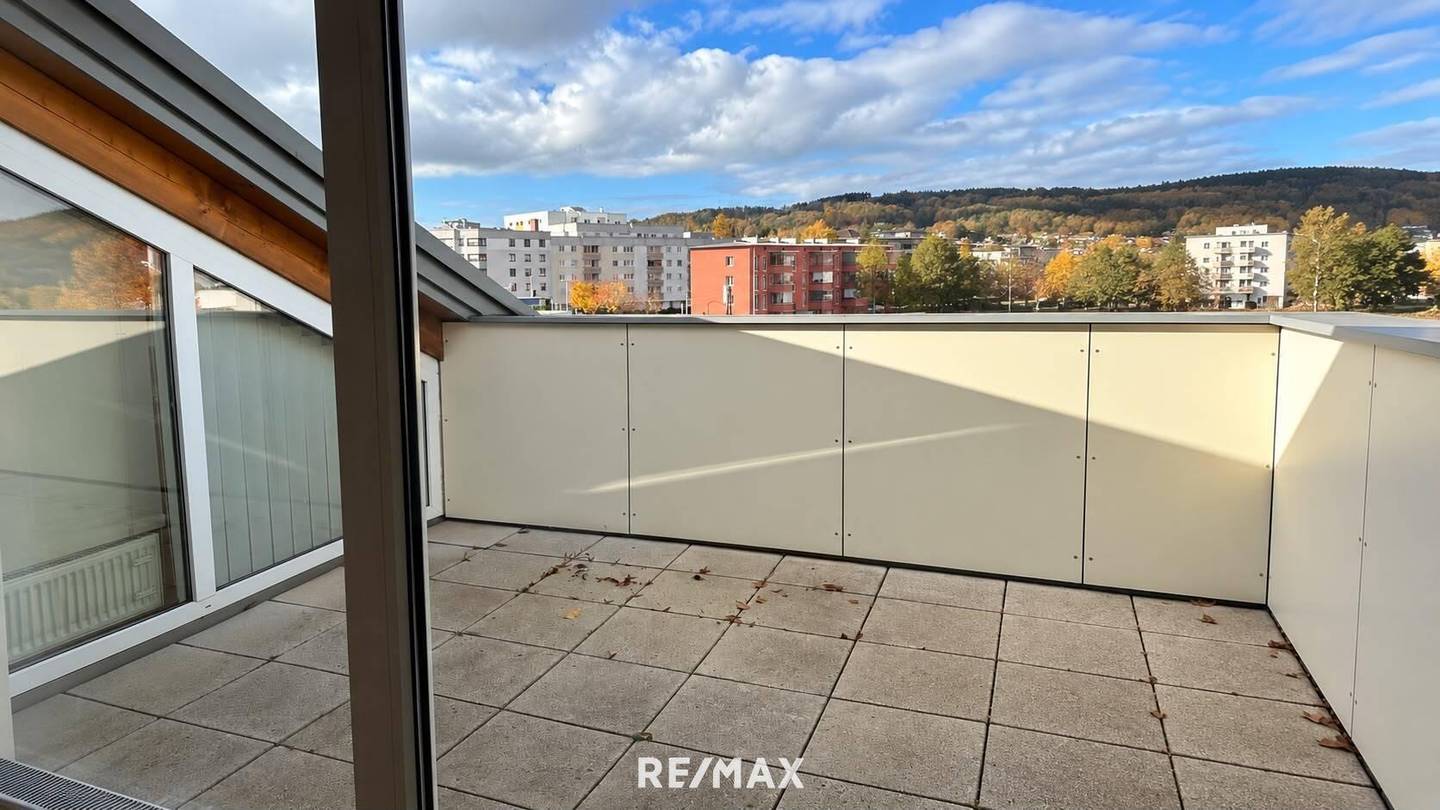 Charmante Dachgeschosswohnung mit Terrasse und Tiefgarage in zentraler Lage