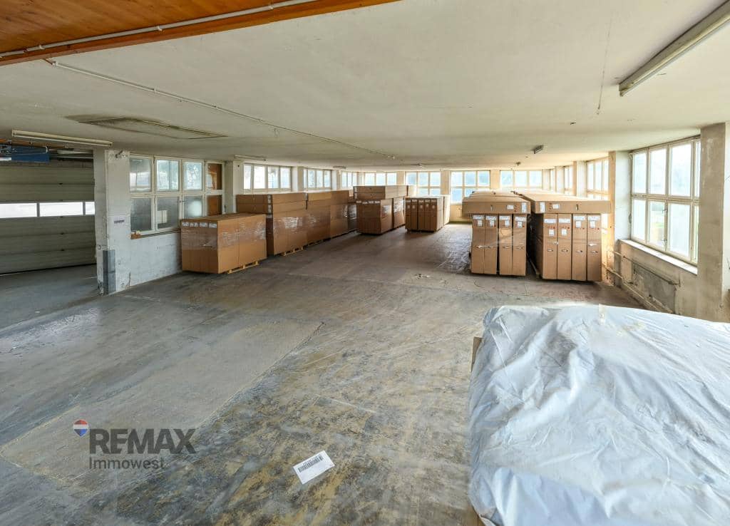 Flexible hall space with ramps and freight elevator Anlegerwohnung