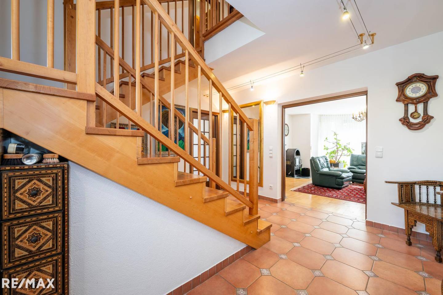 Sonnige Wohnung mit Privatgarten und Pool