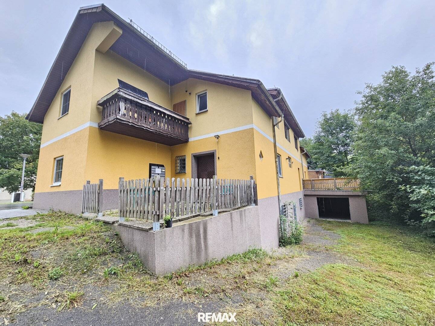 Residential and Commercial Building with Versatile Usage Options in Riedersbach