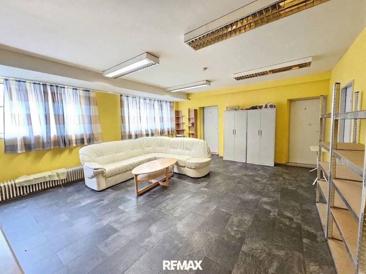 Residential and Commercial Building with Versatile Usage Options in Riedersbach