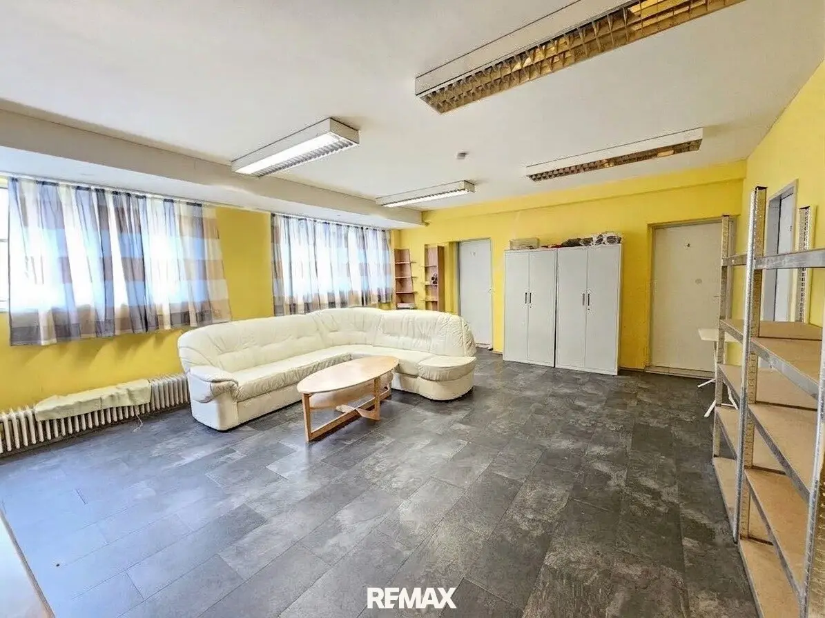 Residential and Commercial Building with Versatile Usage Options in Riedersbach