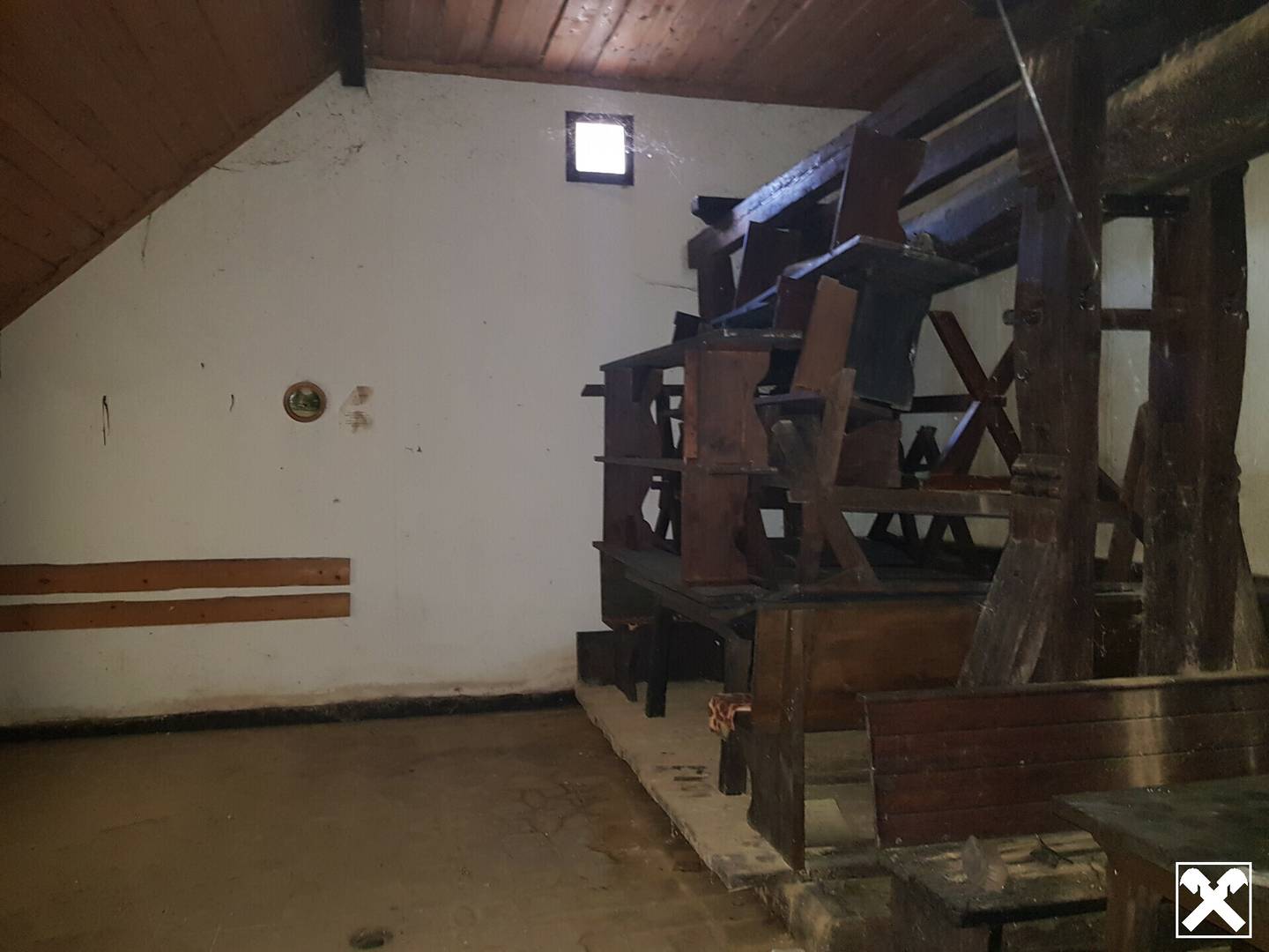 WEINKELLER MIT VIELEN MÖGLICHKEITEN IN HERRLICHER RUHELAGE