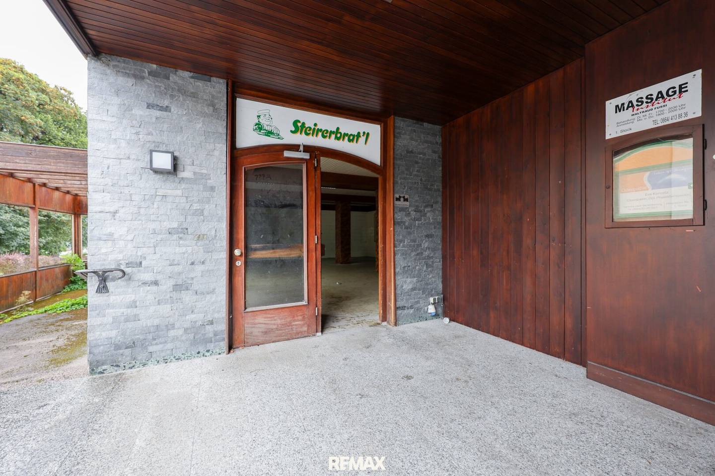 Versatile commercial space in central location