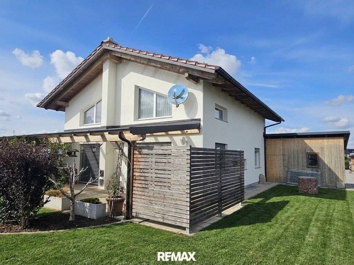 Like-new house in Neukirchen an der Enknach