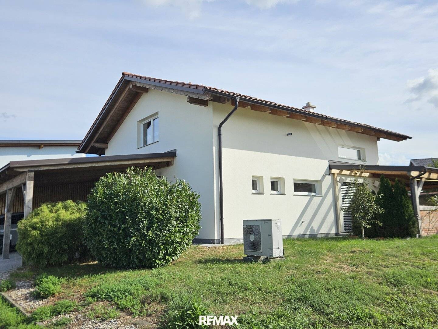 Like-new house in Neukirchen an der Enknach