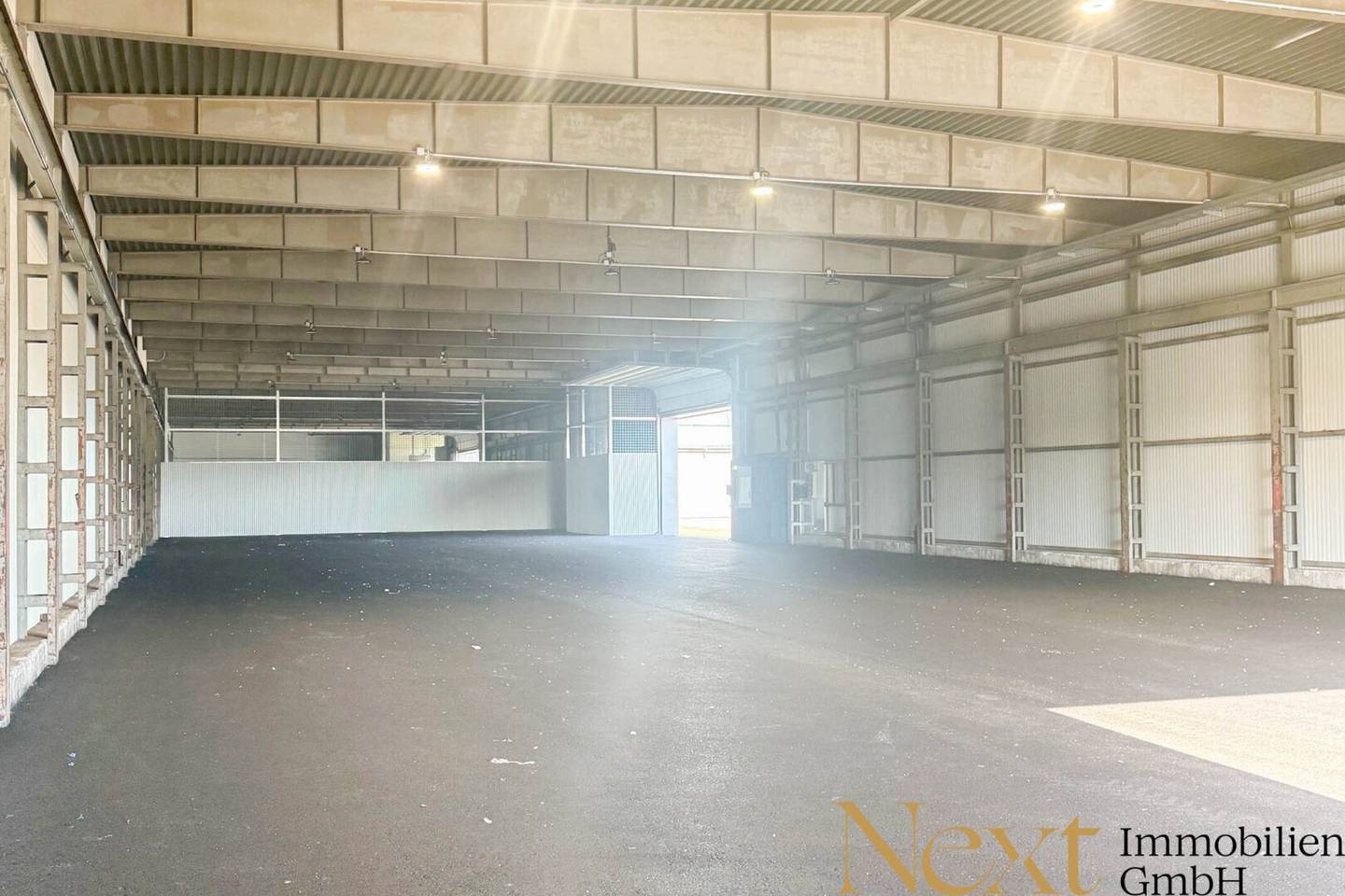 Spacious warehouse with approx. 1,595 m² usable area in Ried im Innkreis to rent Divisible Outdoor areas available