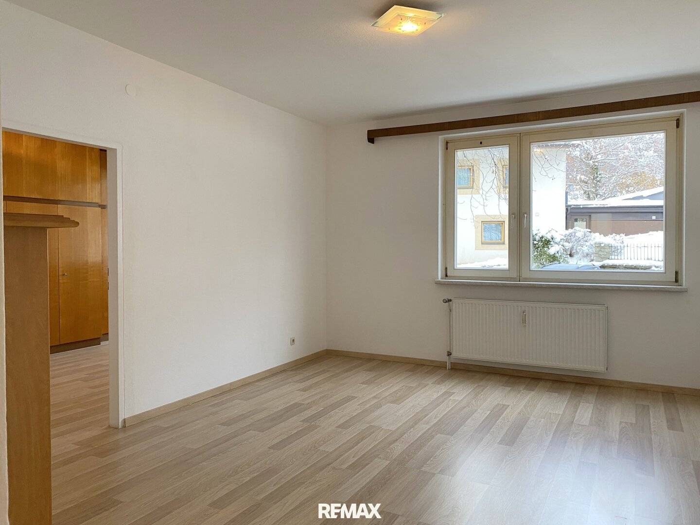 3-room rental apartment on the raised ground floor, loggia