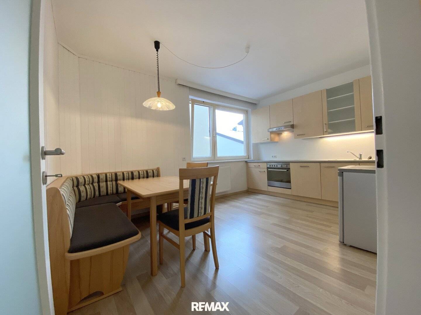 3-room rental apartment on the raised ground floor, loggia