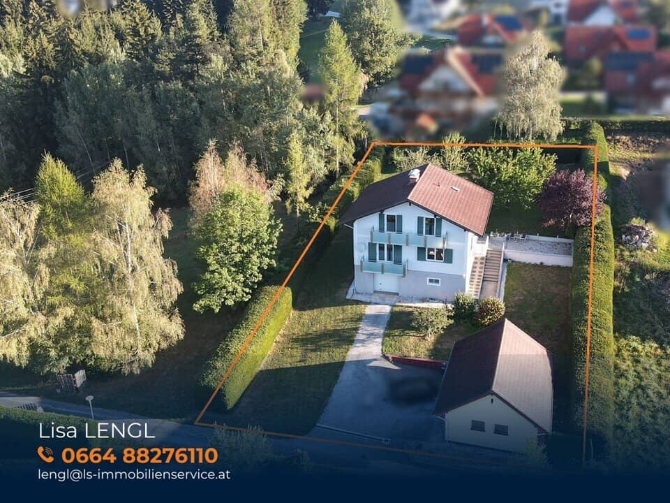 Move-in ready single-family house on spacious 1.817 m² plot with splendid view and view of the mountains