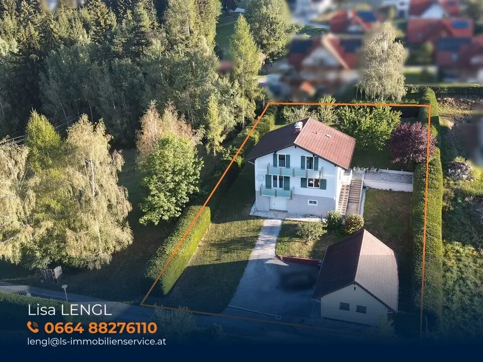 Move-in ready single-family house on spacious 1.817 m² plot with splendid view and view of the mountains