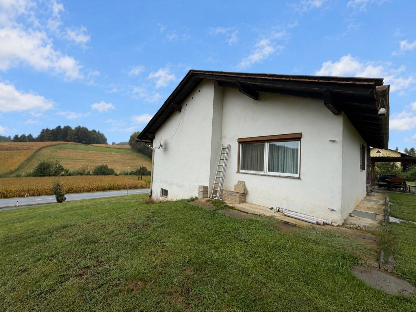 Well-maintained single-family house with large plot and modern building services – approx. 25 km from Graz