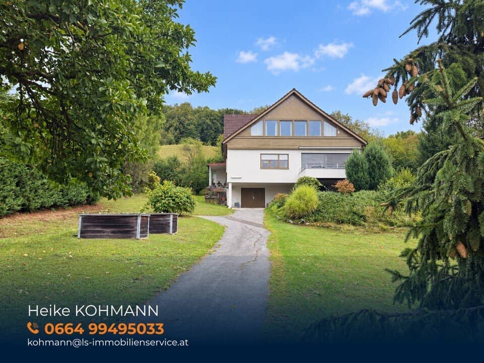 Spacious living in sunny panoramic location – modernised house with approx. 225 m² living space