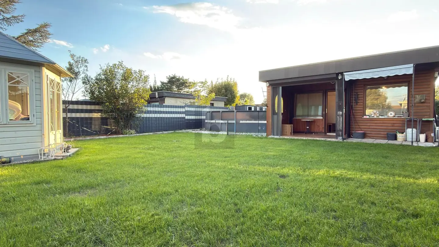 Holiday apartment with garden pool and covered barbecue