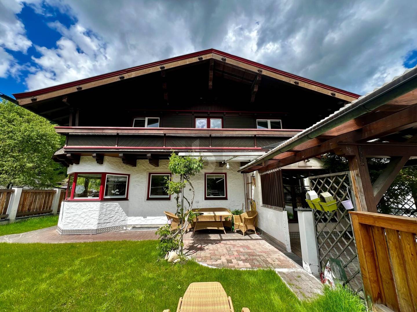 Sunny location with garden and PV system family apartment