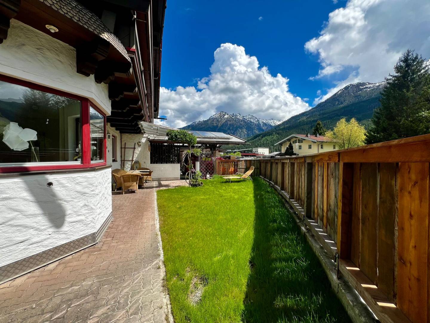 Sunny location with garden and PV system family apartment