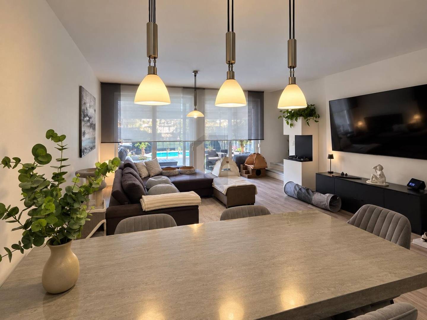 Familienwohnung mit privatem Pool und sonnigem Garten