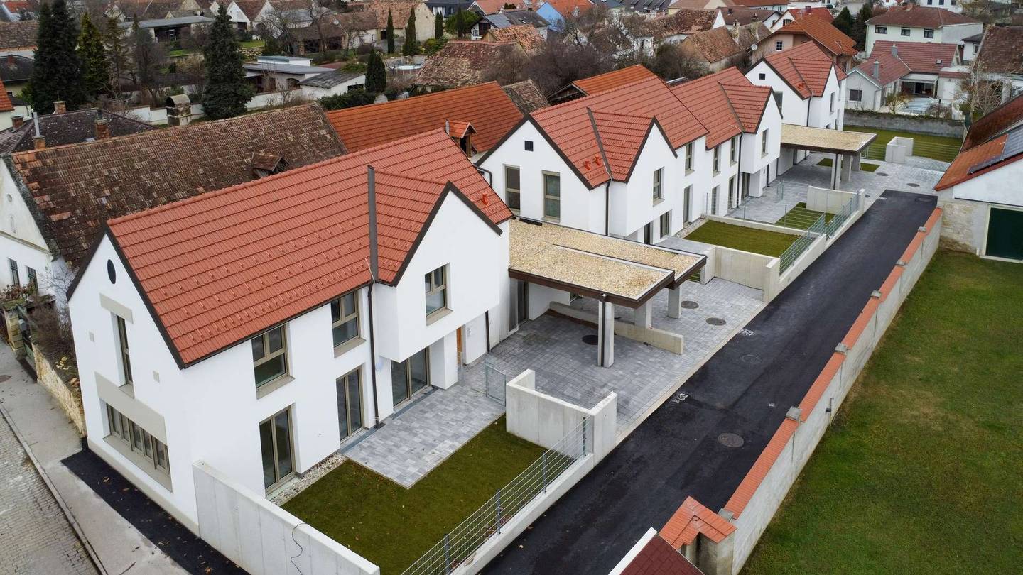Modern family apartment with terrace and covered parking