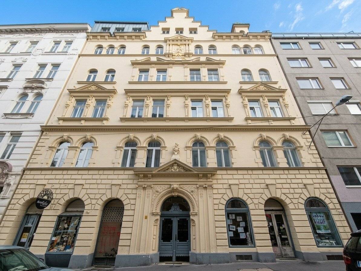 Above the roofs of Mariahilf! 5-room top-floor apartment with expansion possibility - near U4 Pilgramgasse